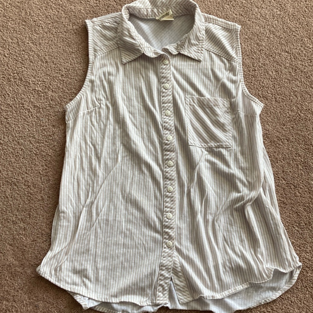 Passport Sleeveless Button Up Blouse Size M